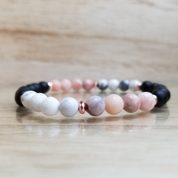 White Howlite & Onyx Beaded Gemstone Bracelet - Picture 3 of 5